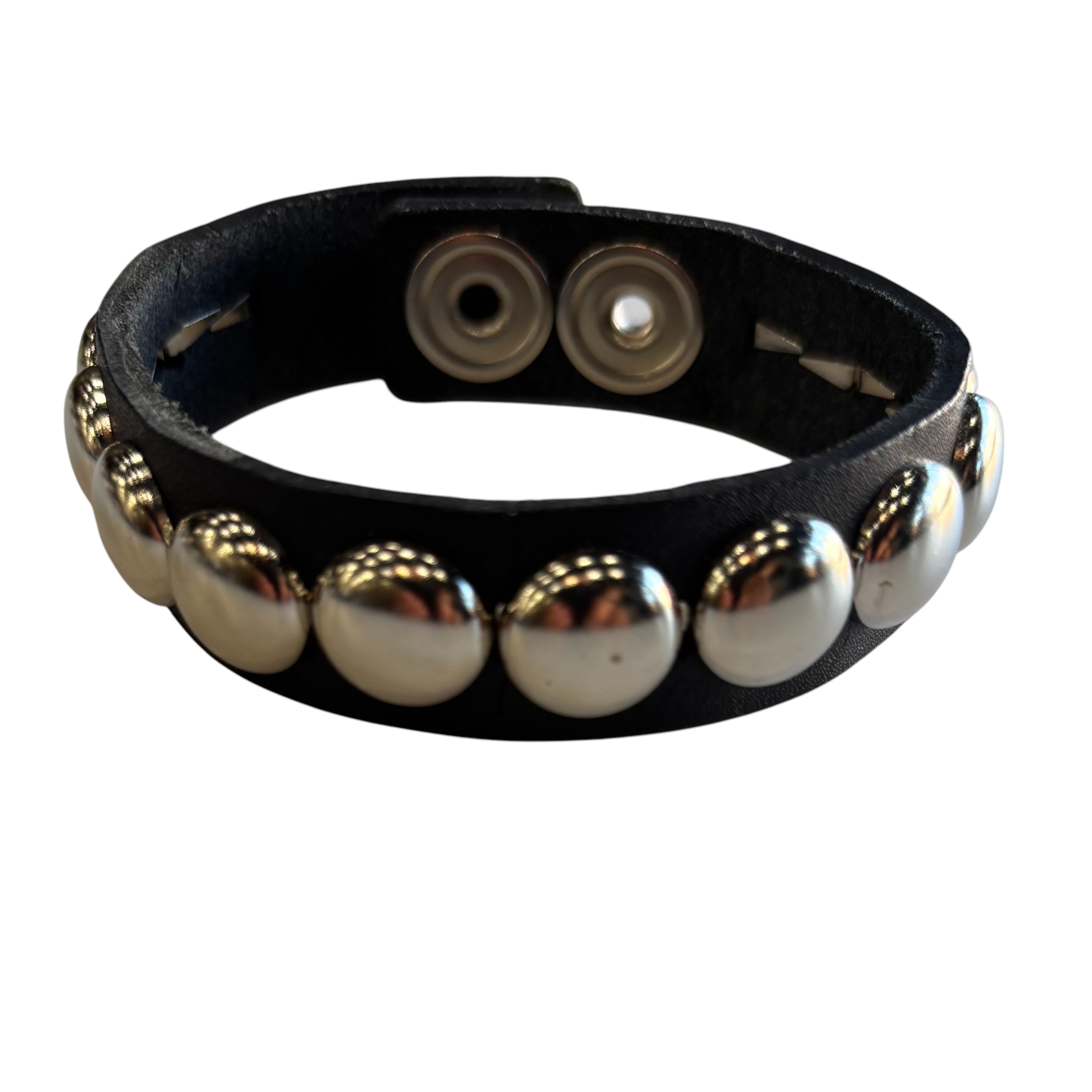 Skull Studded Wristband Snapp